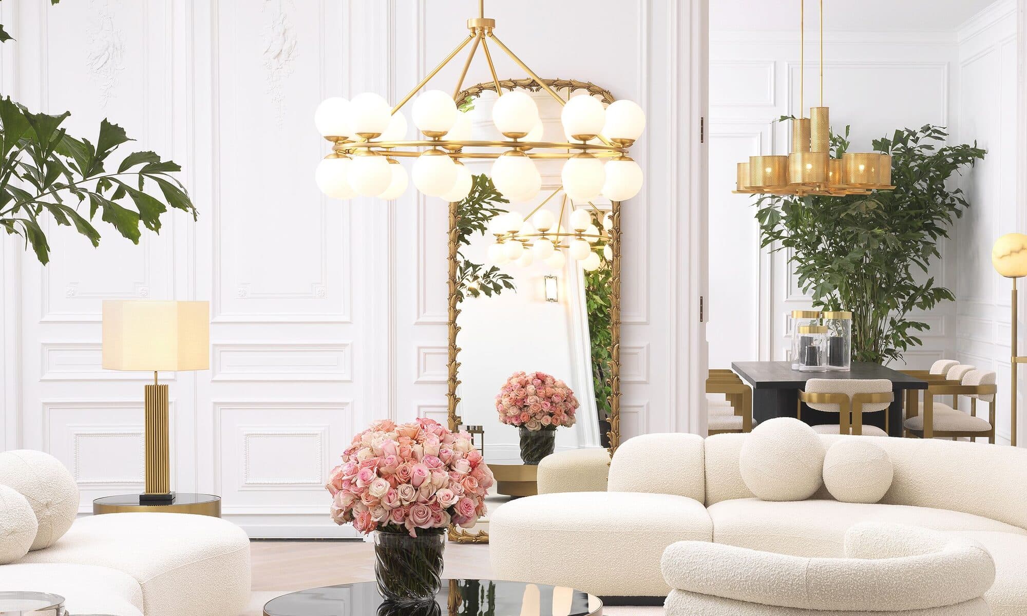 Grand salon du showroom Tendance Inside : canapés ivoire, lustres dorés et compositions florales